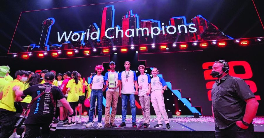The+robotics+team+poses+at+the+World+Championships
